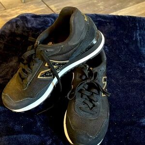 Ladies New Balance 151 retro sneaker Size 7.5